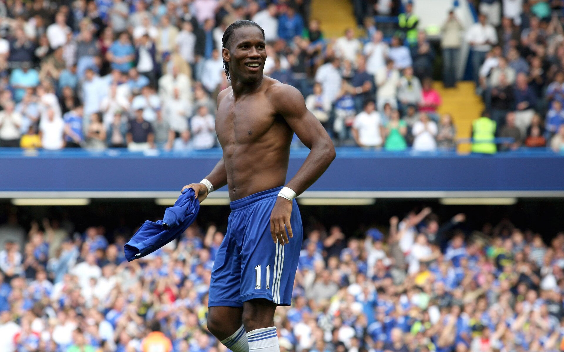 美国马术协会授予劳拉·克劳特“年度最佳盛装舞步骑手”称号。